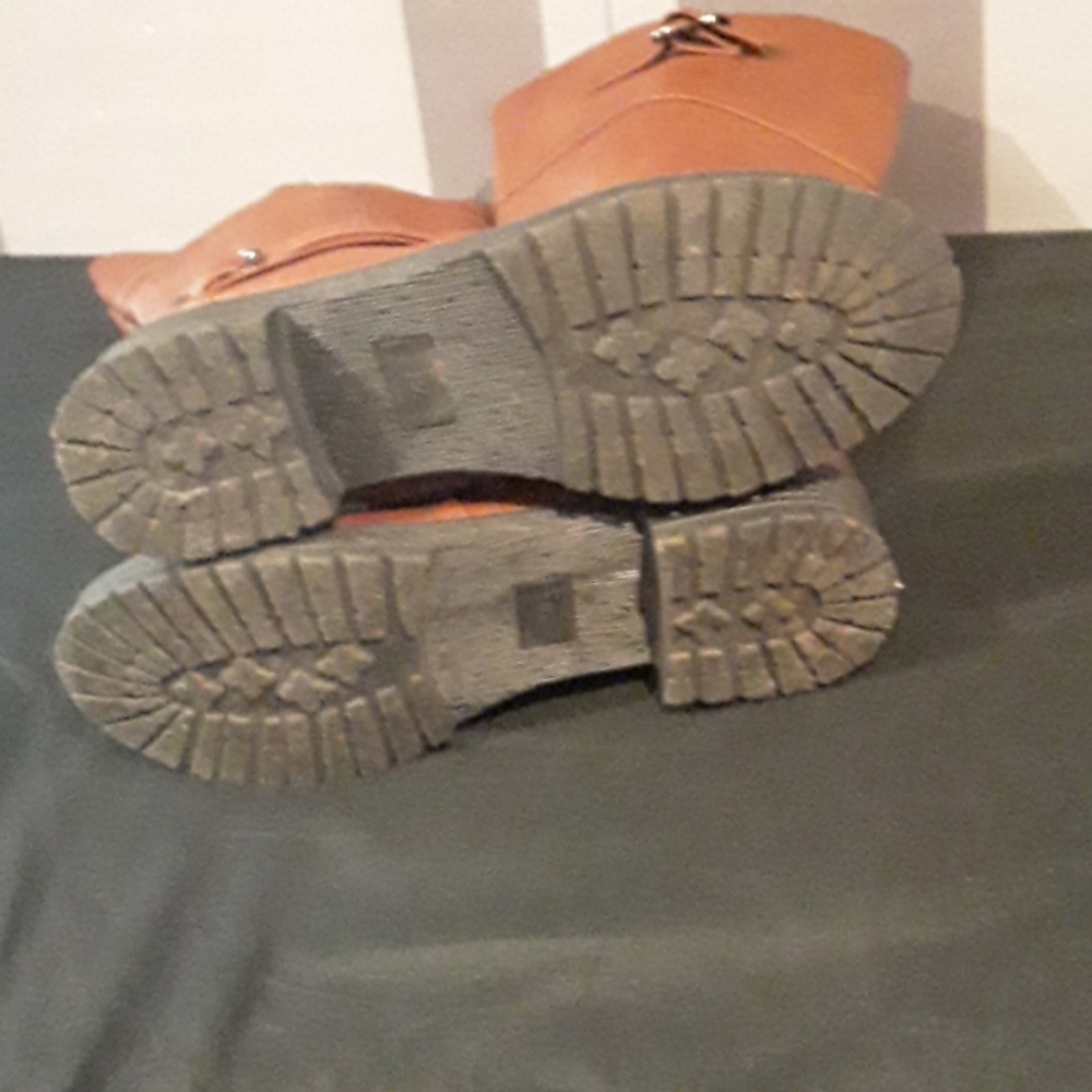 Boots - Picture 3 of 3